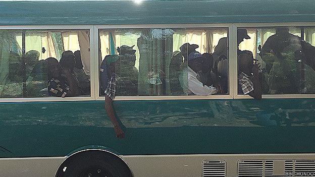 Autobús lleno de trabajadores d ela caña haitianos