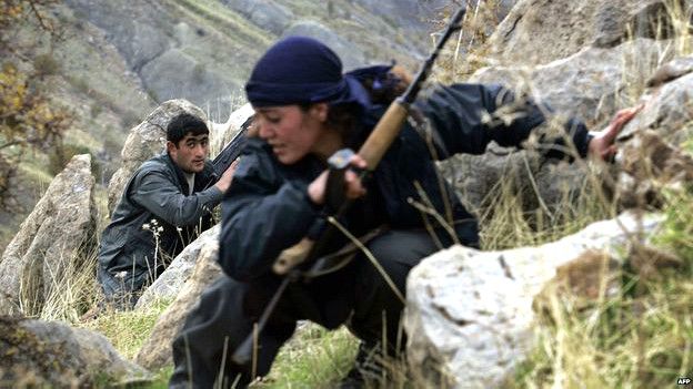 Combatientes kurdos que luchan contra el autodenominado Estado Islámico en Siria