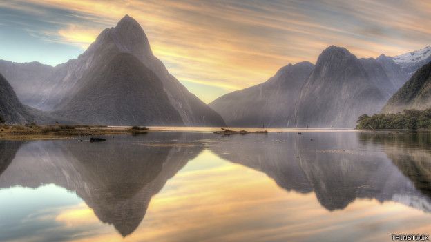 Los espectaculares paisajes de Nueva Zelanda, como este de Milford Sound, hicieron que las películas se rodaran en el país.