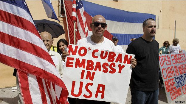 Protesta contra la reapertura de la embajada cubana
