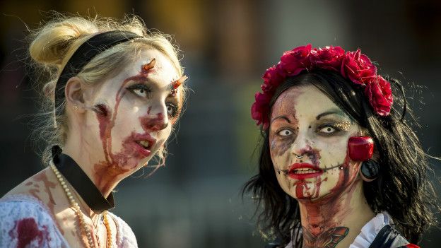 Personas vestidas de zombis en un festival en París 150902172148_zombis_1_624x351_getty_nocr