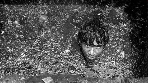 Trabajadores de cloacas en Bombay