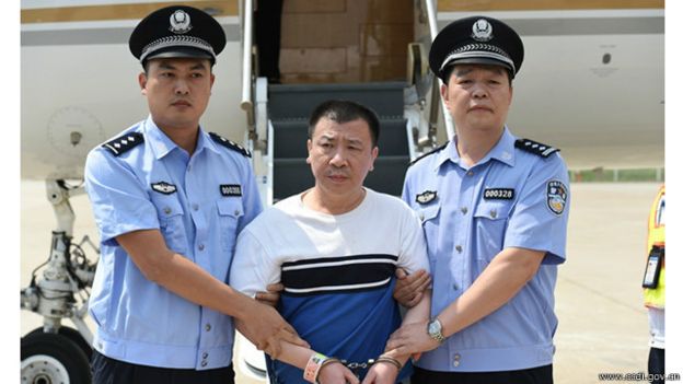 2015年9月，美国向中国遣返首名红色通缉令上的嫌疑人杨进军。