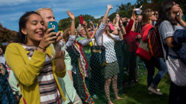 Người chờ đón Giáo hoàng Washington