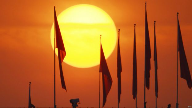 中国正式宣布结束30多年的一胎政策
