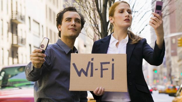 Cuando la señal wifi se debilita un poco, automáticamente se conecta a los datos.