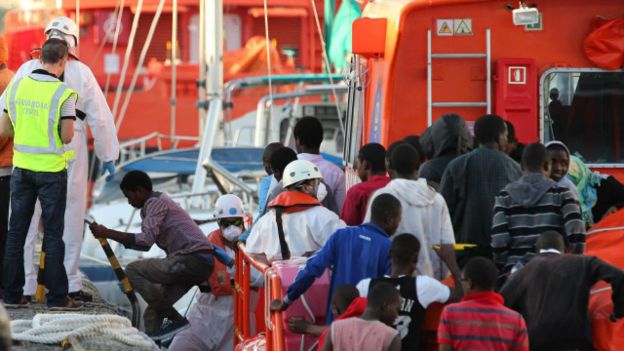 151111155121_migrants_to_europe_640x360_epa_nocredit