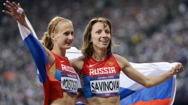 波斯多哥娃（左）和薩維諾娃在倫敦奧運會女子800比賽後慶祝