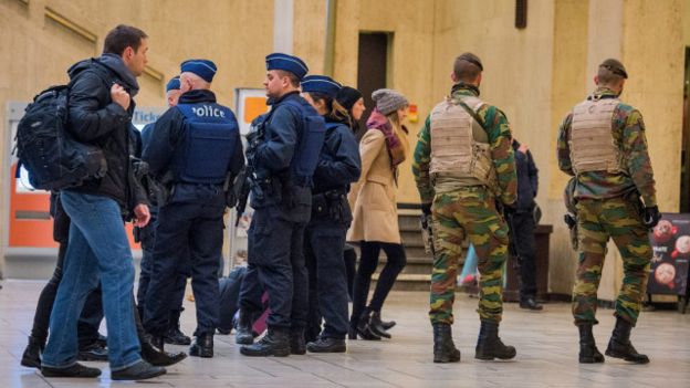 151122115129_belgica_policiamento_epa_64
