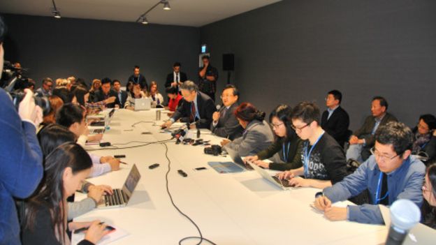 在巴黎气候变化大会谈判陷入谈判进程出现焦着状态之际，中国外交部副部长刘振民在巴黎气候大会中国角举行记者会，解答各方问题