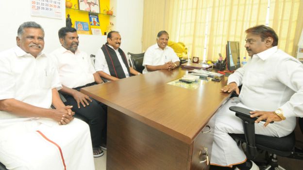 151223092328_vijayakanth_meets_peoples_w