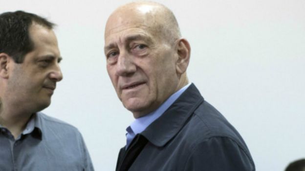 இஸ்ரேலிய முன்னாள் பிரதமருக்கு சிறை