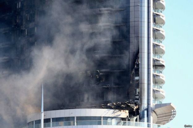 السلطات في دبي تحقق في أسباب حريق كبير في فندق فخم عشية رأس السنة الجديدة   Dubai