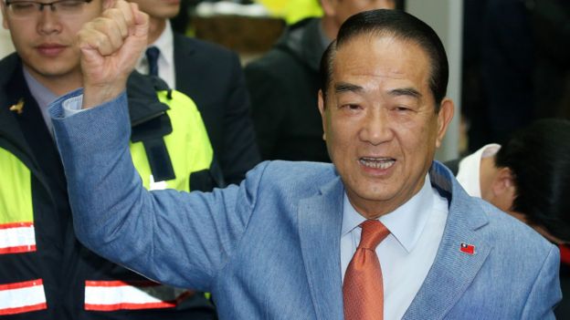 亲民党总统候选人宋楚瑜上午参加三峡后援会成立大会,下午出席南桃园造势大会,晚上则到台中出席晚会