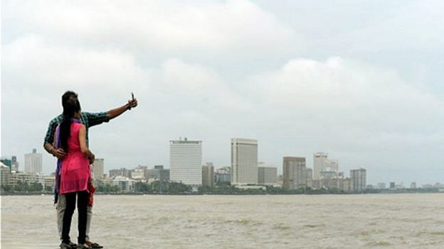 160112132240_mumbaiselfie_512x288_afp_no