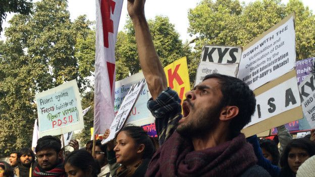 रोहित वेमुला की आत्महत्या के खिलाफ प्रदर्शन.