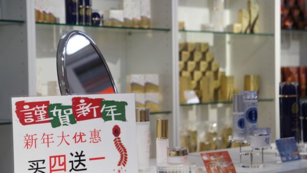 東京許多零售商店瞄凖中國春節假期，各出奇策吸引中國遊客，「日本堂」也推出春節商戰措施