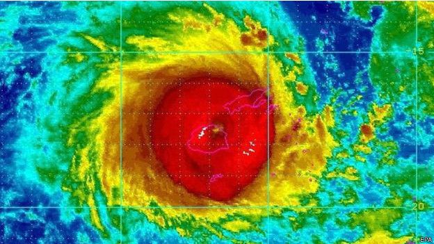 氣象衛星圖顯示超強熱帶氣旋溫斯頓橫過斐濟（20/2/2016）