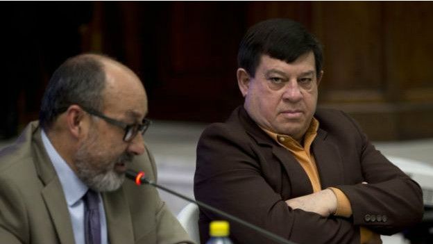 Francisco Reyes (der.)