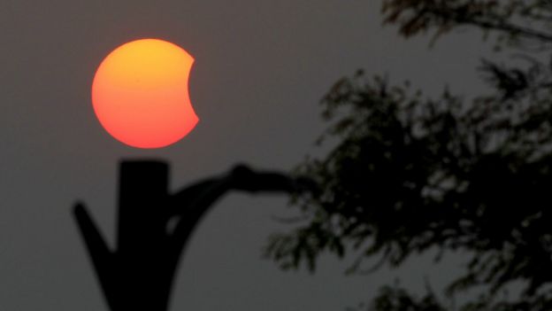 El eclipse solar parcial visto desde Myanmar, al sur de Asia