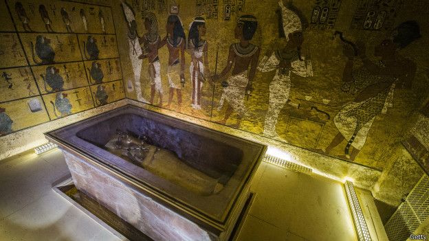 El sarcófago del rey Tutankamón permanece en la tumba en donde fue hallado en la ciudad de Luxor, antigua capital faraónica en Egipto.