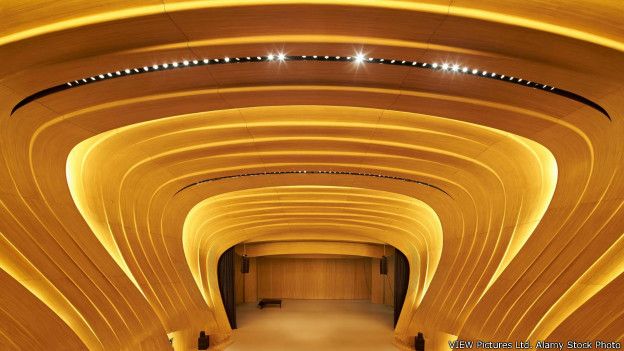 http://ichef-1.bbci.co.uk/news/ws/624/amz/worldservice/live/assets/images/2016/03/22/160322130251_heydar_aliyev_centre_baku_azerbaijan_624x351_viewpicturesltd.alamystockphoto.jpg