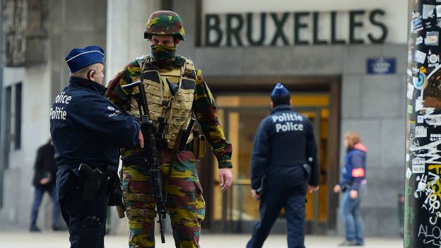  Los militares han tenido una presencia más visible en algunas ciudades de Bélgica desde noviembre. 