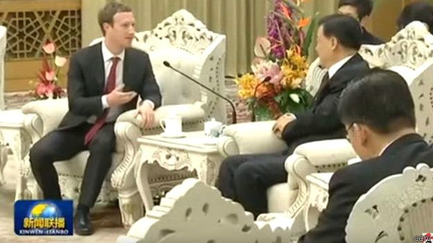 Mark Zuckerberg junto a Liu Yunshan