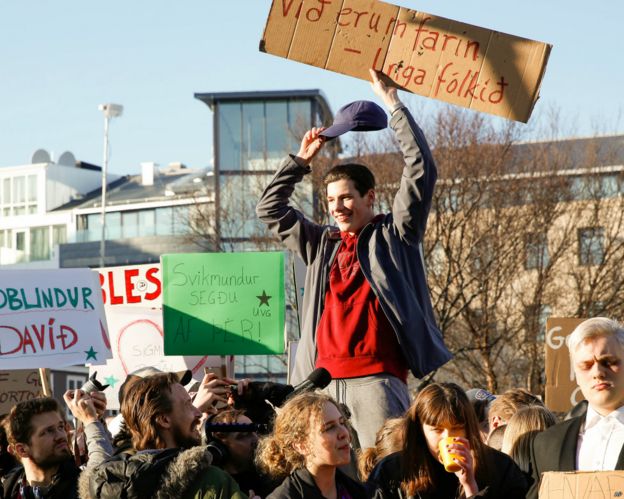 尽管面对民众示威，但冰岛总理贡劳格松表明不会辞职。