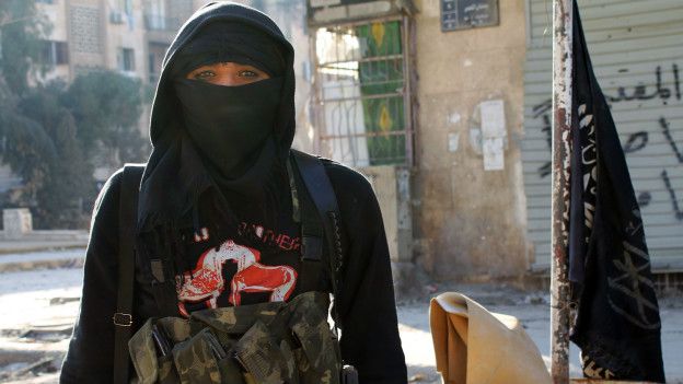 Una combatiente del frente Al Nusra