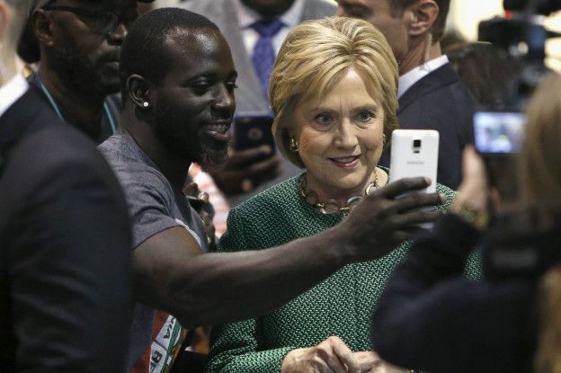 Hillary Clinton participando en Snapchat