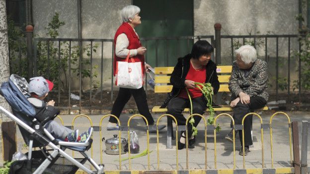 Dos ancianas en una calle de Pekín