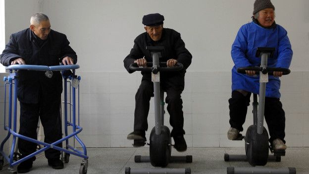 Ancianos se ejercitan en China