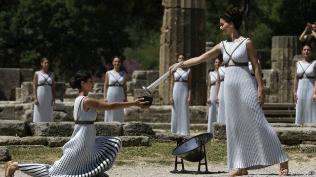 160421114022_olympic_torch_640x360_ap.jp
