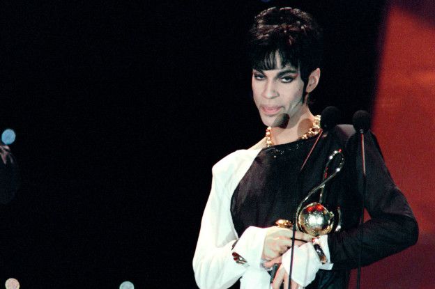 Prince ganó siete premios Grammy, un Globo de Oro y un premio Oscar por la película