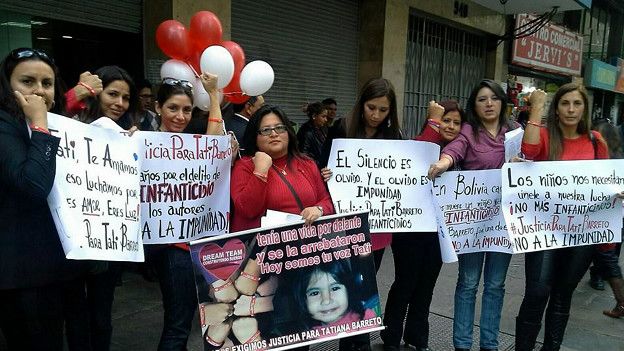 Protesta frente a la fiscalía de Bolivia