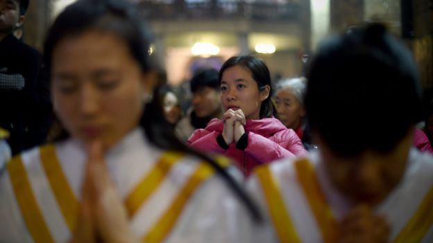 北京某官方教堂參與平安夜彌撒的信眾（24/12/2015）