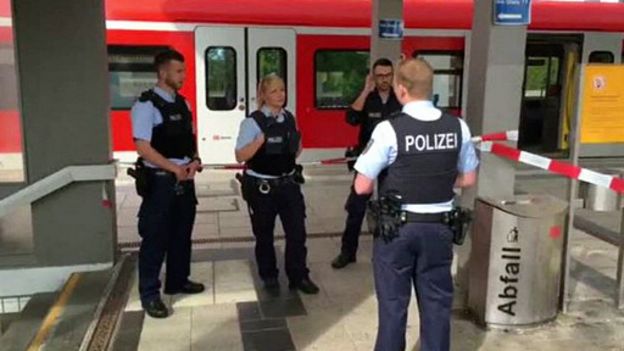 ஜேர்மனி ரயில் நிலையத்தில் கத்தி வெட்டு - ஒருவர் பலி