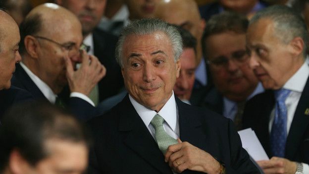 Michel Temer entre hombre
