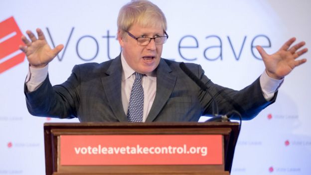 بوريس جونسون: من السخرية أن تعد الحكومة بخفض عدد المهاجرين بينما لا تزال بريطانيا عضوا بالاتحاد الأوروبي