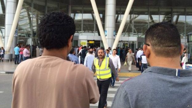 埃及媒体报道说，埃及总理已抵达开罗机场。