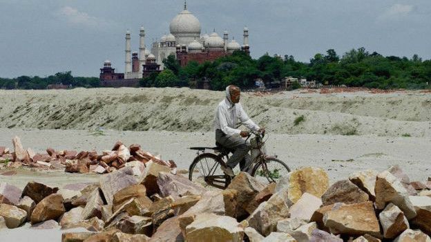 Imagen lejana del Taj Majal