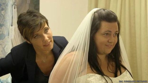 Mirarse al espejo con un vestido de novia fue todo un desafío para Celena.