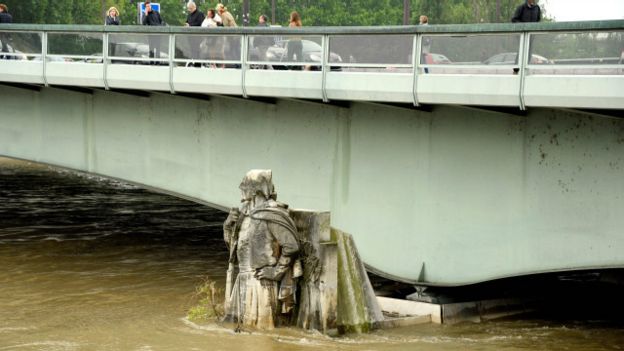 Tượng Zouave tại Paris