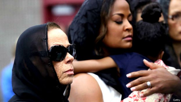 160611044222_muhammed_ali_funeral_640x36