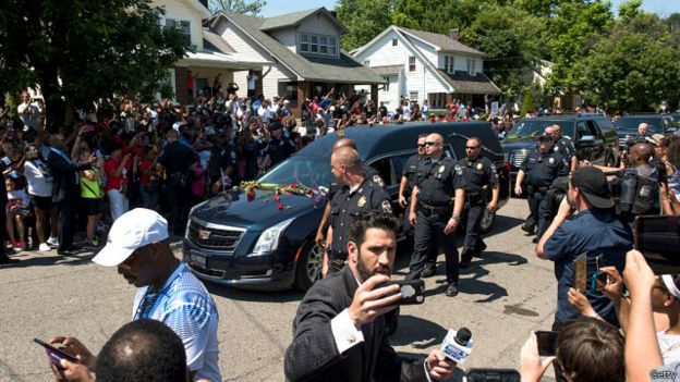 160611044752_muhammed_ali_funeral_640x36