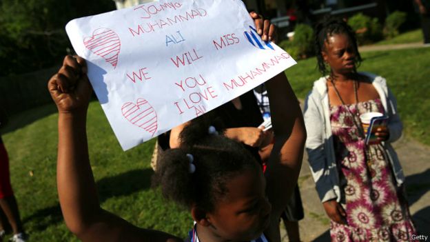 160611044906_muhammed_ali_funeral_640x36