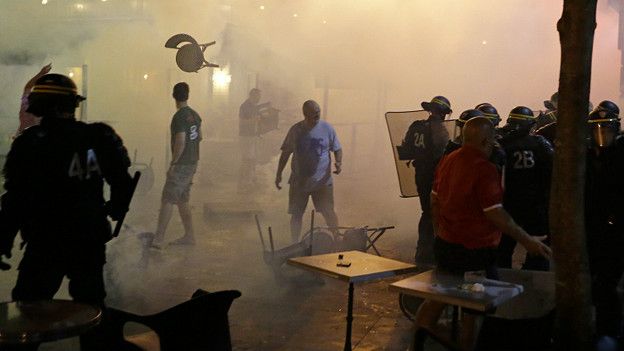Столкновения болельщиков сборной Англии с полицией в Марселе