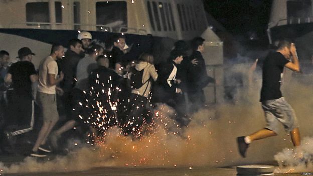 160612031656_marseille_football_fans_vio