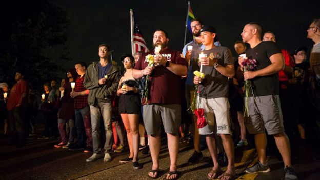 160613121038_florida_attack_mourning_512